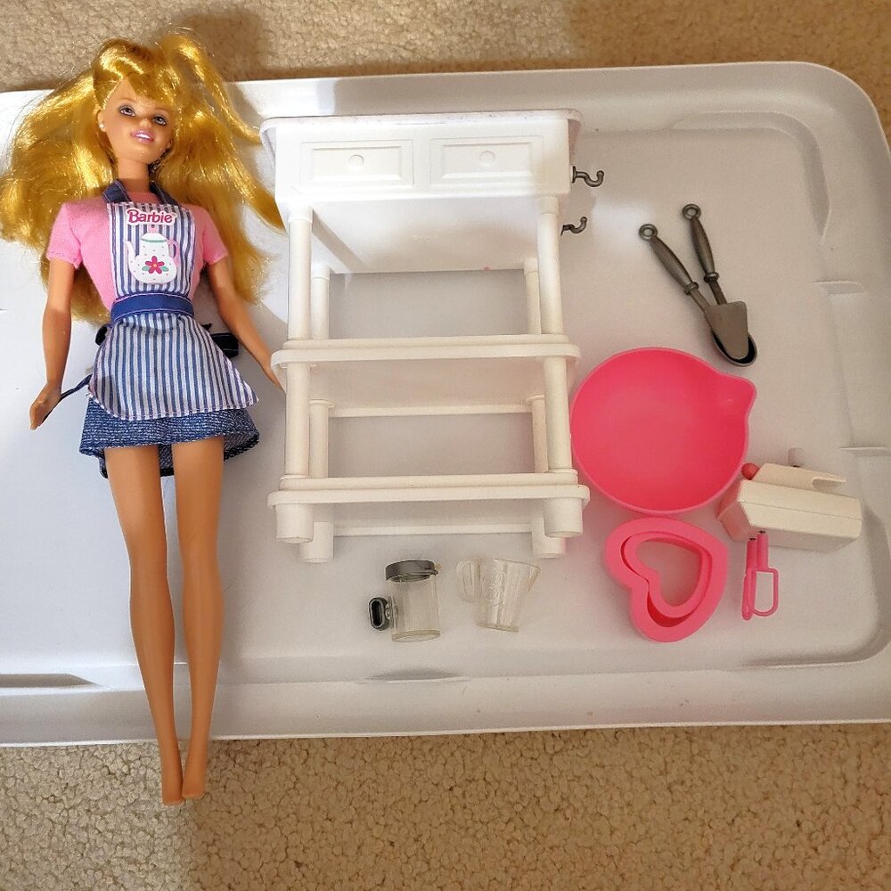1996 Mattel Sweet Treats Barbie - Kitchen Doll Set - Cake Decorating Set